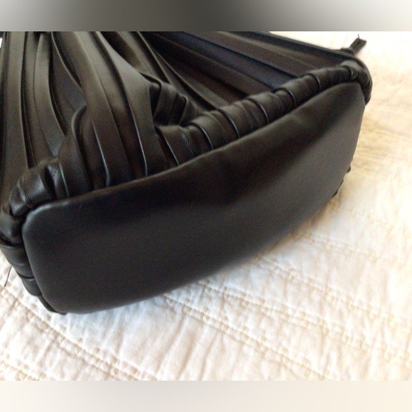 Vegan leather black bucket bag - Picture 4 of 7